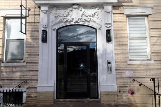 14 Gouverneur St in Newark, NJ - Building Photo - Building Photo