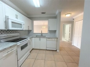 15731 SW 137th Ave in Miami, FL - Building Photo - Building Photo