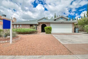 11549 James Grant Dr in El Paso, TX - Building Photo
