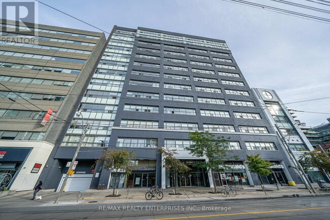 700-700 King St W in Toronto, ON - Building Photo - Building Photo