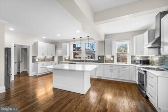 311 W Main St in Purcellville, VA - Building Photo - Building Photo