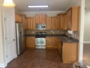 402 Green Island Rd in Bonaire, GA - Building Photo - Building Photo