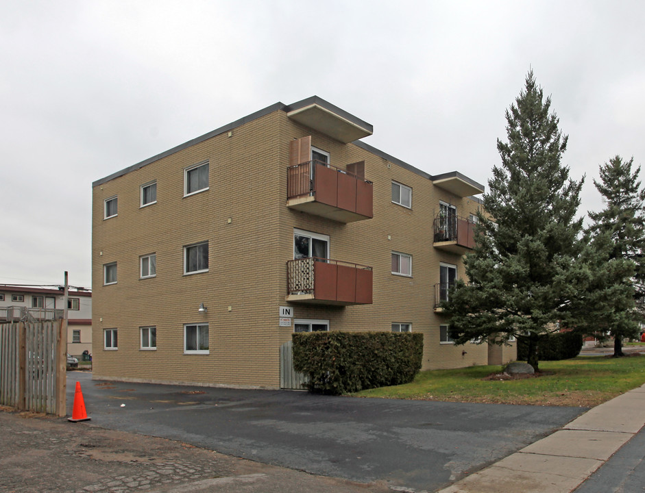 51 Russett Ave in Oshawa, ON - Building Photo