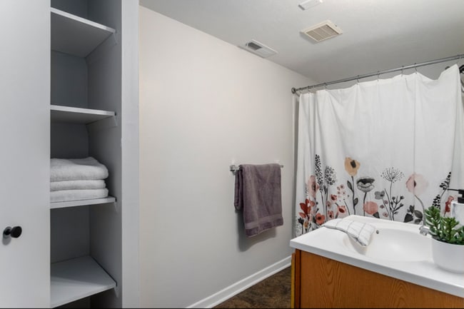 2721 Madelyn Dr SW in Wyoming, MI - Building Photo - Building Photo