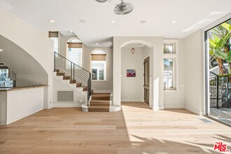 707 Jasmine Ave in Newport Beach, CA - Building Photo - Building Photo