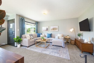 8910 Cambridge Dr in Parma, OH - Building Photo