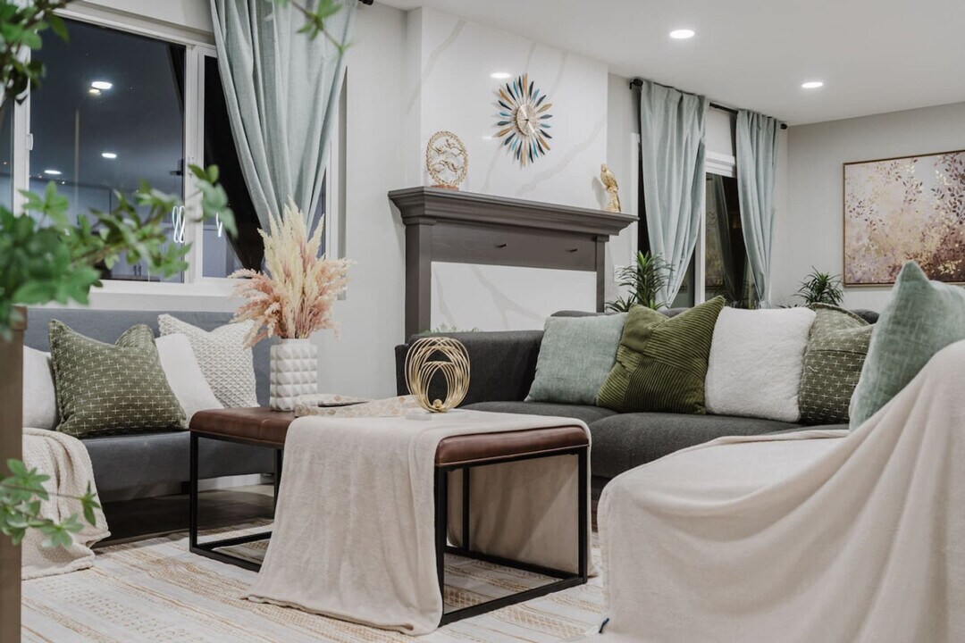 9804 Costa Lago St in Spring Valley, CA - Building Photo