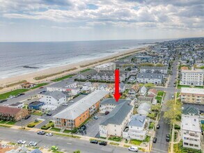 109 McCabe Ave in Bradley Beach, NJ - Foto de edificio - Building Photo