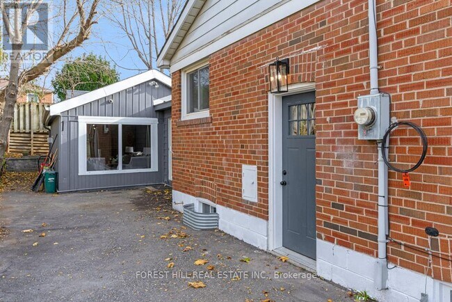 10 Cleaveholm Dr in Halton Hills, ON - Building Photo - Building Photo