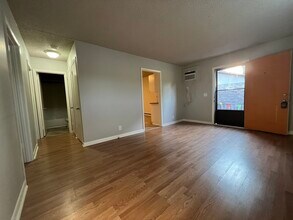 212 Ewing Dr in Nashville, TN - Building Photo - Building Photo