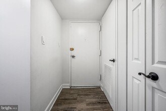 1423 Northgate Square in Reston, VA - Building Photo - Building Photo