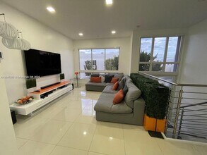 6650 NW 104th Path in Medley, FL - Building Photo - Building Photo