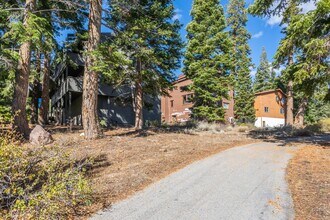 283 Monterey Pine Rd in Mammoth Lakes, CA - Building Photo - Building Photo