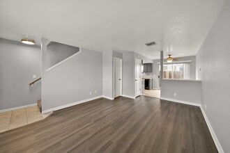 Heather Ridge Apartments in Redding, CA - Foto de edificio - Building Photo