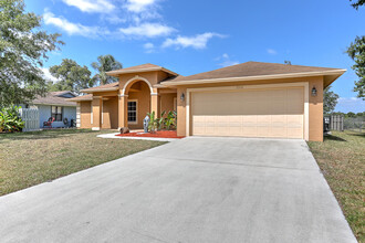 3514 SW Zullo St in Port St. Lucie, FL - Building Photo - Building Photo