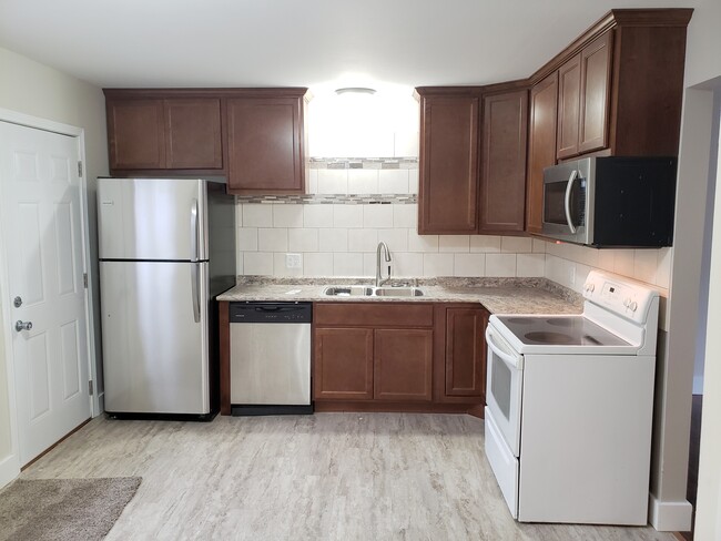 5825 Balsam Rd, Unit 2 in Madison, WI - Building Photo - Building Photo