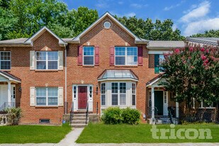 7902 Heatherleigh Pl in White Plains, MD - Building Photo