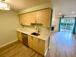221 9th St in Kirkland, WA - Building Photo - Building Photo