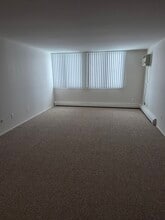 239 Twelve Mile Rd, Unit 16 in Royal Oak, MI - Building Photo - Building Photo