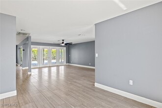 130 SE 12th Pl in Cape Coral, FL - Building Photo - Building Photo