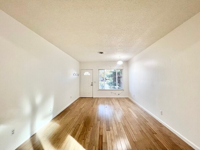 5416 Olympic Way in Sacramento, CA - Building Photo - Building Photo