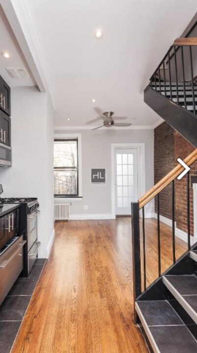 Mott Street in New York, NY - Building Photo