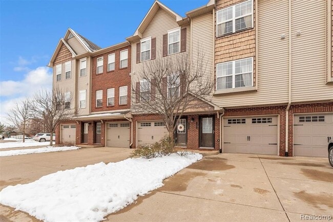 2205 Knotty Pine Tr in Howell, MI - Building Photo - Building Photo