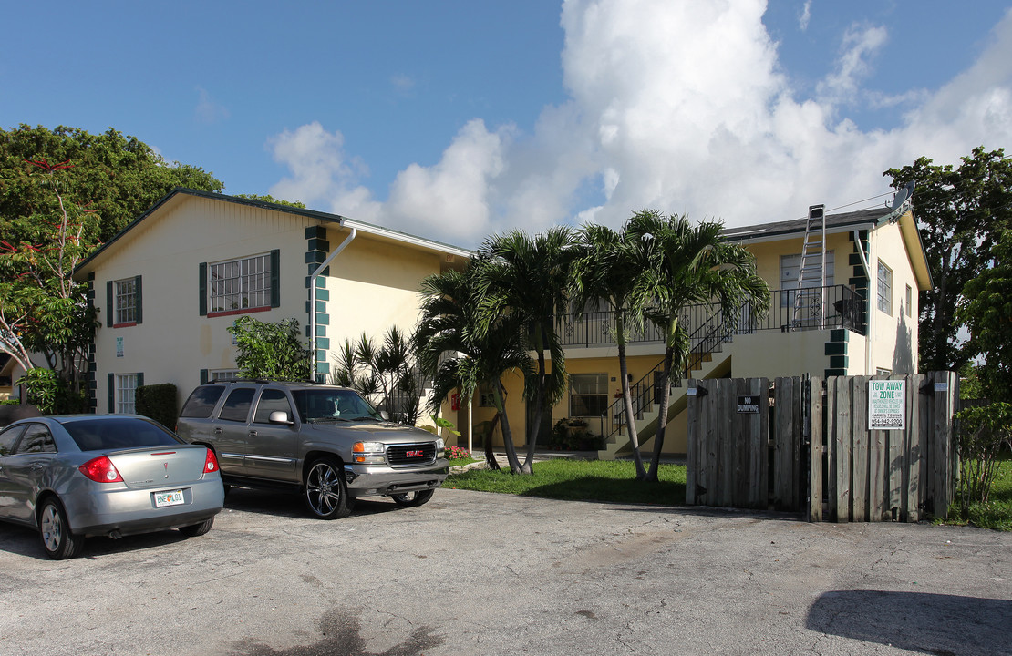 Pompano Greens in Pompano Beach, FL - Building Photo