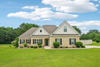 1121 Birchwood Dr in Griffin, GA - Foto de edificio - Building Photo