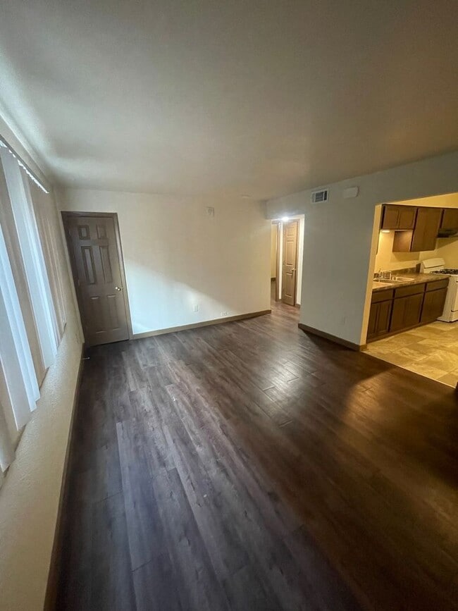 7825 W Hampton Ave (8 Unit)