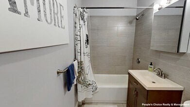 275 Cypress St, Unit 2 in Brookline, MA - Foto de edificio - Building Photo
