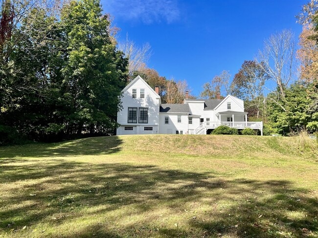 11 Pine Hill Rd S in Cape Neddick, ME - Building Photo - Building Photo