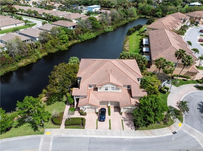 691 SW Glen Crest Way in Stuart, FL - Building Photo - Building Photo