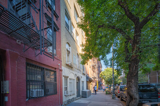 431 E 6th St in New York, NY - Building Photo - Building Photo