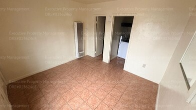 105 E 8th St in Bakersfield, CA - Building Photo - Building Photo