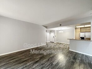 510 Camino De La Reina in San Diego, CA - Building Photo - Building Photo