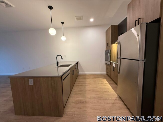 199 Gardner St in Boston, MA - Foto de edificio - Building Photo