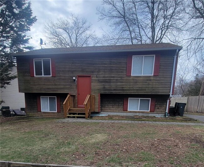 property at 7 Lilly Ln
