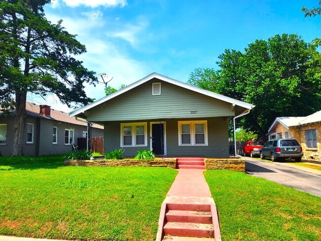 2237 NW 12th St
