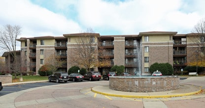 Parkside at Estabrook Apartments in Milwaukee, WI - Building Photo - Building Photo