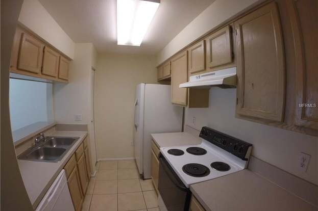 708 Kensington Lake Cir in Brandon, FL - Building Photo - Building Photo