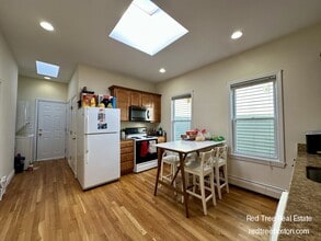 143 Hillside St, Unit 3 in Boston, MA - Building Photo - Building Photo