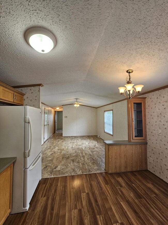 27 Pine Cir in Sauquoit, NY - Building Photo - Building Photo