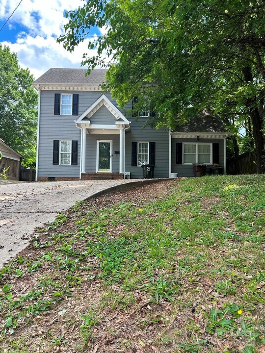 1709 Rolling Rd in Greensboro, NC - Building Photo