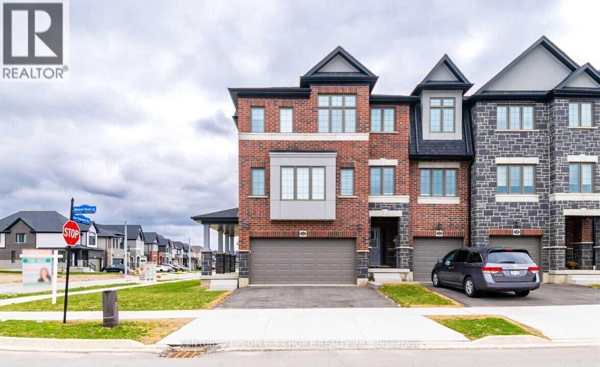 122 Monarch Woods Dr in Kitchener, ON - Building Photo