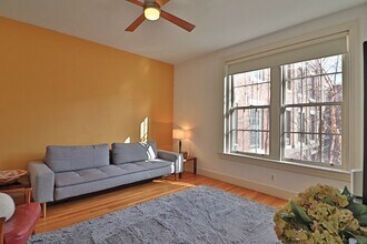 141 Beaconsfield Rd, Unit 3 in Brookline, MA - Building Photo - Building Photo