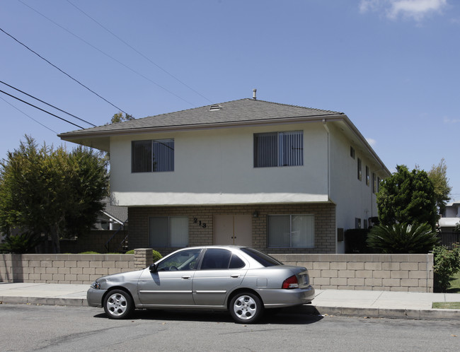 213 S Illinois St in Anaheim, CA - Building Photo - Building Photo