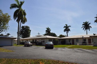 Stratford Gardens Apartments in Plantation, FL - Building Photo - Building Photo