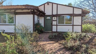 1208 Halifax Ave in Davis, CA - Building Photo