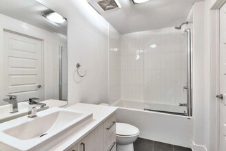 1050 Bd René-Lévesque E in Montréal, QC - Building Photo - Building Photo